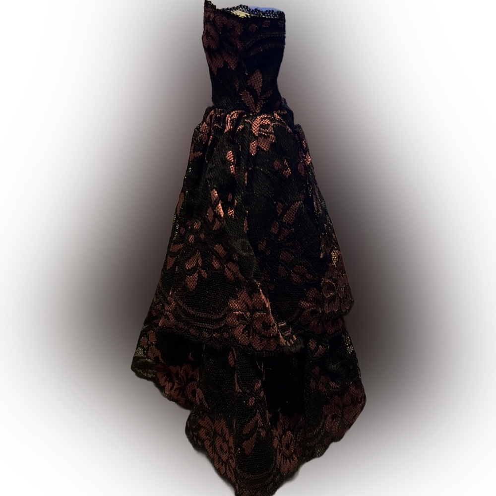 Gothic Mourning Gown for Dolls Elegant Black and Pink Lace Skirt - Picture 4 of 13